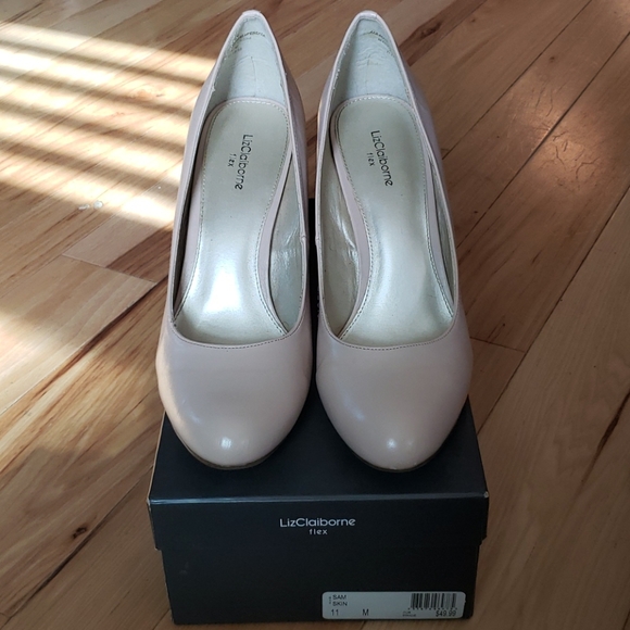 Liz Claiborne Nude heels - Picture 1 of 5